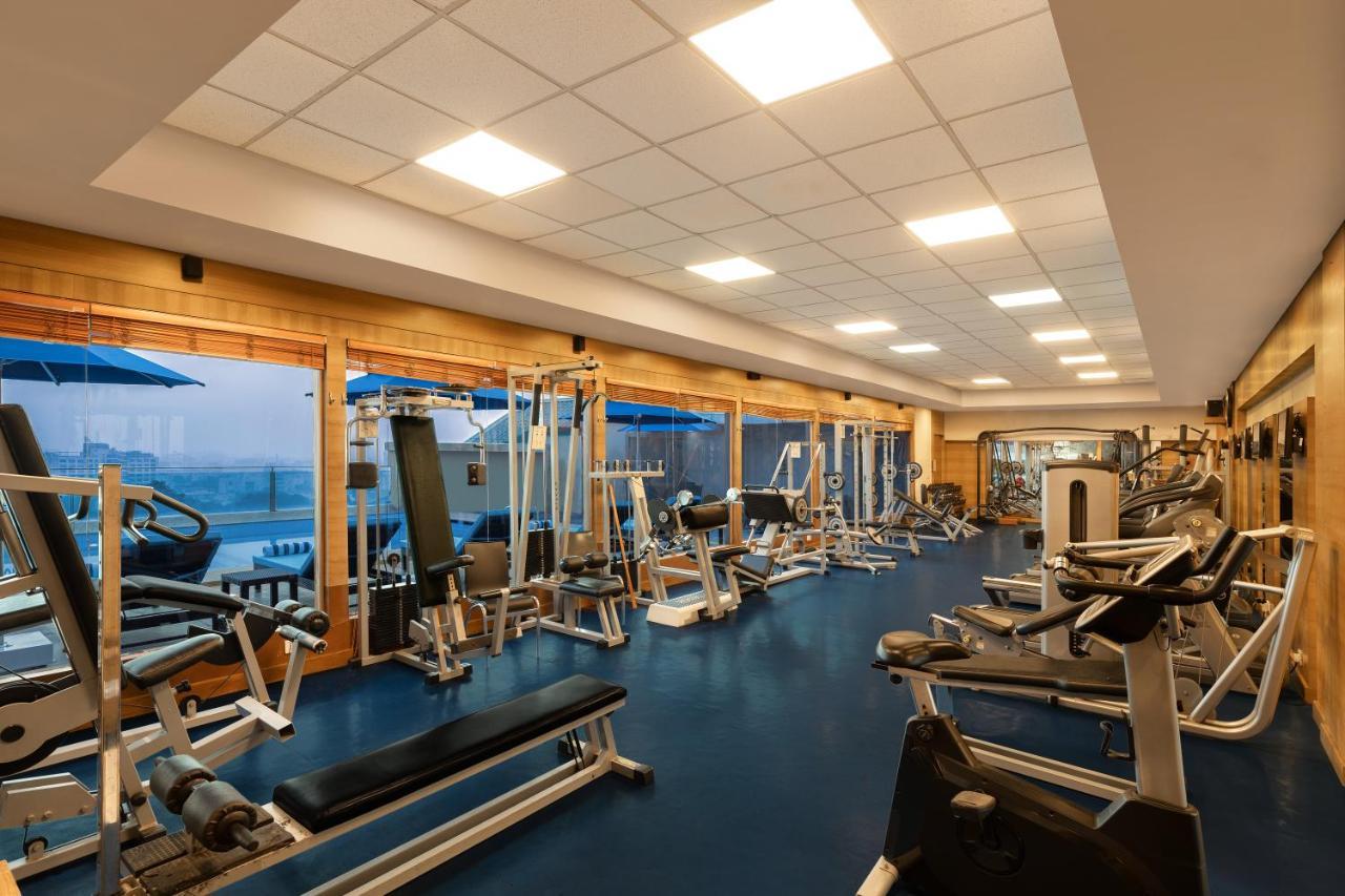Radisson Jaipur City Center Ngoại thất bức ảnh The gym at the hotel