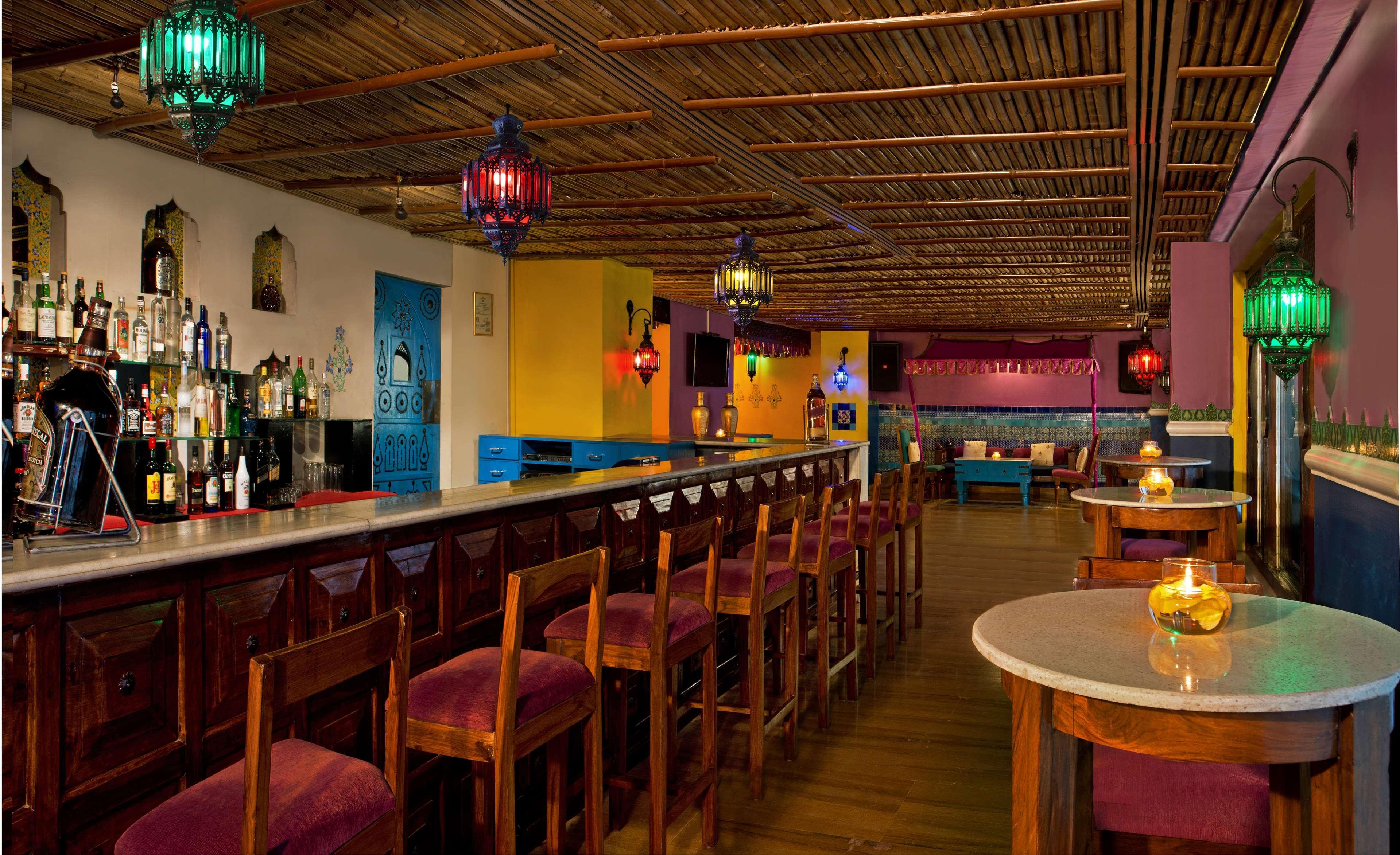 Radisson Jaipur City Center Ngoại thất bức ảnh The bar at the nightclub