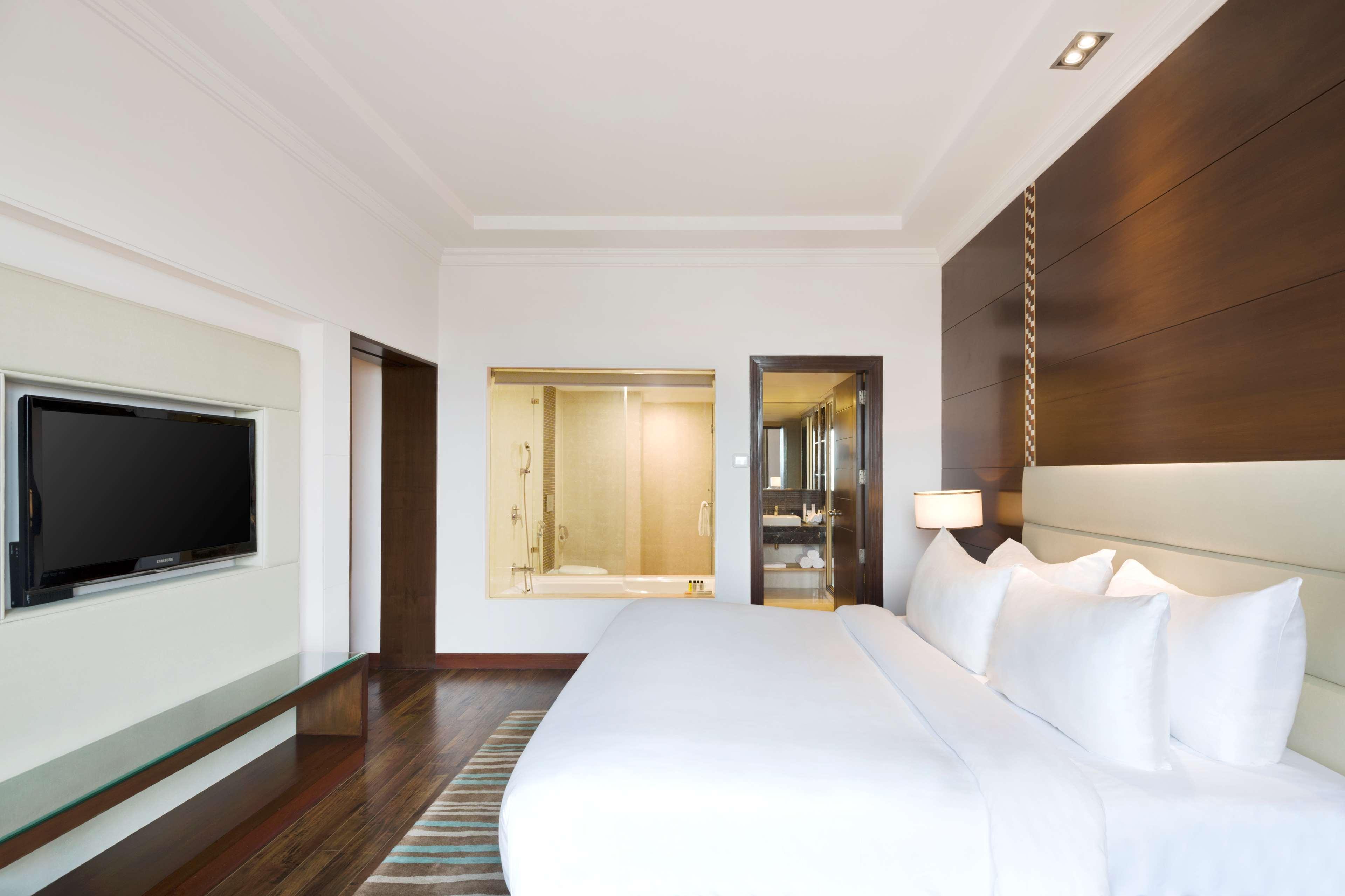 Radisson Jaipur City Center Ngoại thất bức ảnh Deluxe Room