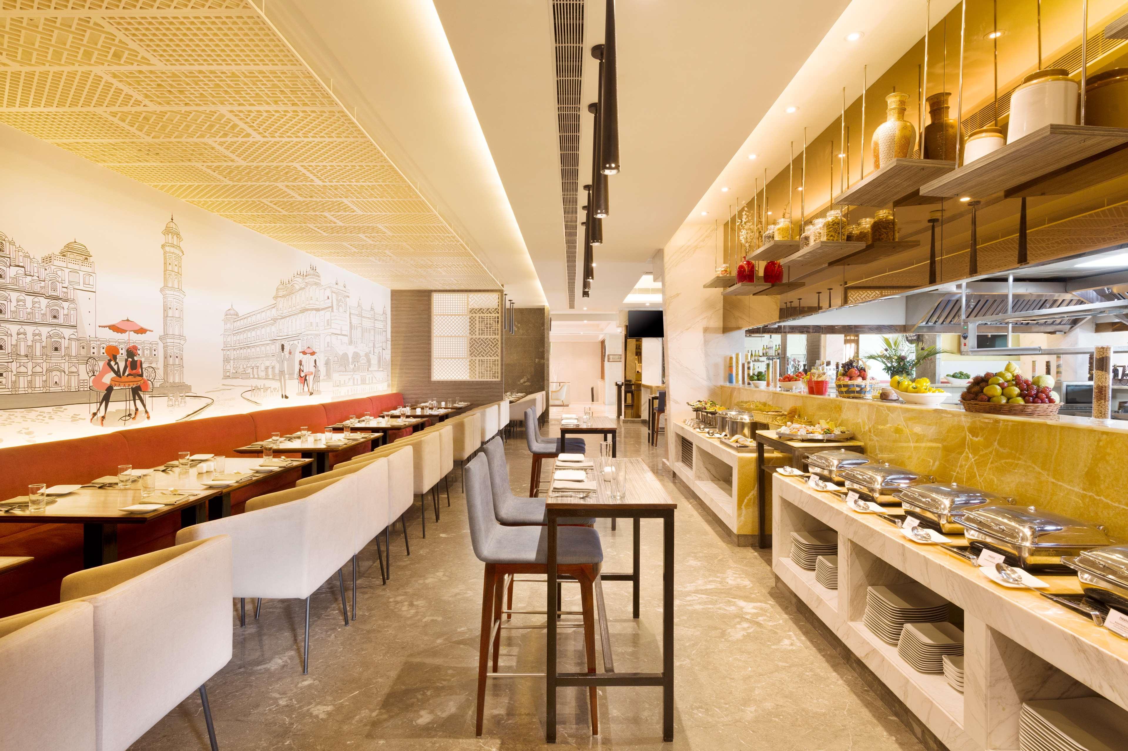 Radisson Jaipur City Center Ngoại thất bức ảnh The restaurant