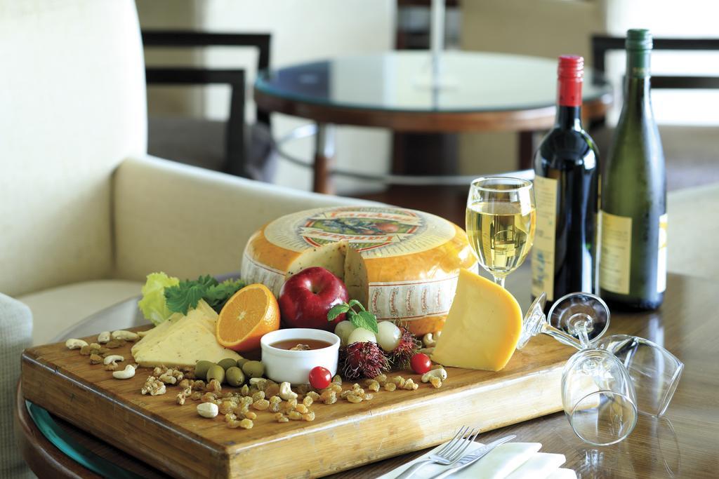 Radisson Jaipur City Center Ngoại thất bức ảnh A cheese platter