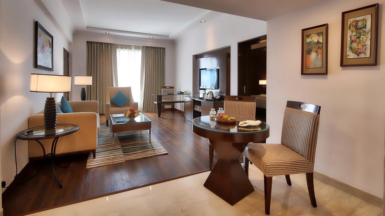 Radisson Jaipur City Center Ngoại thất bức ảnh Suite at the Taj Bengal