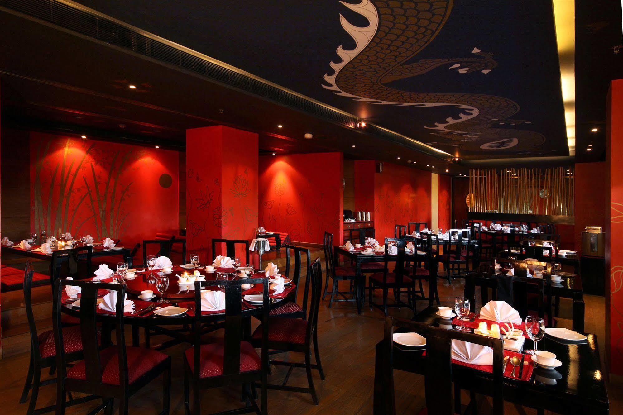Radisson Jaipur City Center Nhà hàng bức ảnh Interior of a restaurant in Dubai